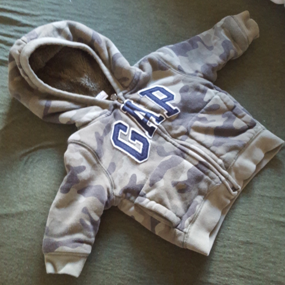 Gap sweater